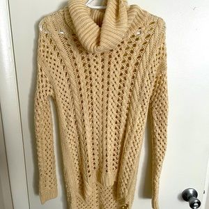 Beige turtle neck sweater, so cute!